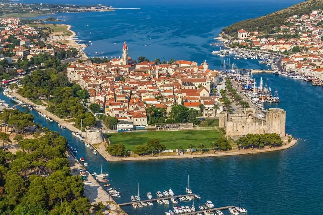 Apartment In Okrug Gornji With Sea View, Terrace, Air Conditioning, Wifi 5051-2 Trogir 0*,  Croatia